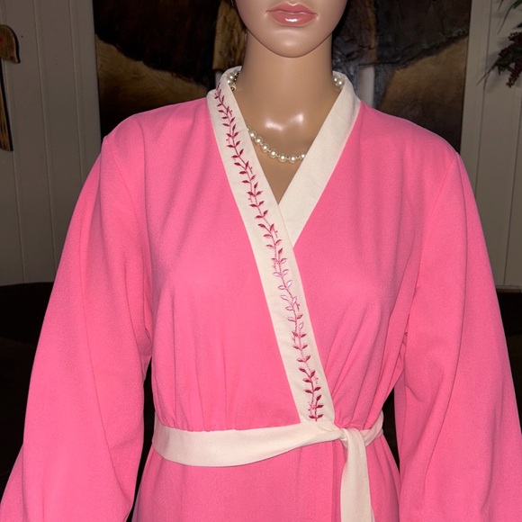 Vintage • 1970’s • Pink/ White • Size Medium • Robe • Floral • Embroidery - Picture 8 of 16